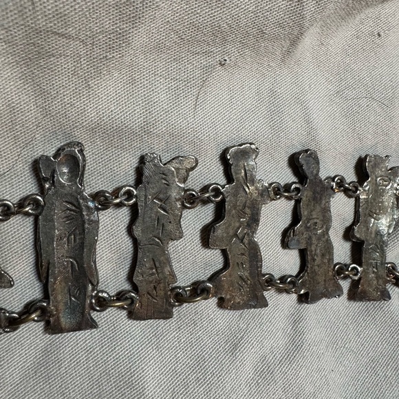 Vintage/antique Asian Silver colored Bracelet with Detailed Figures - Picture 7 of 16
